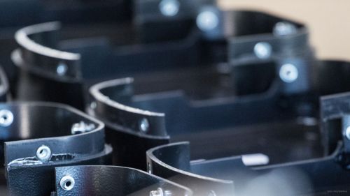 schwarze Kunststoffteile auf Maß