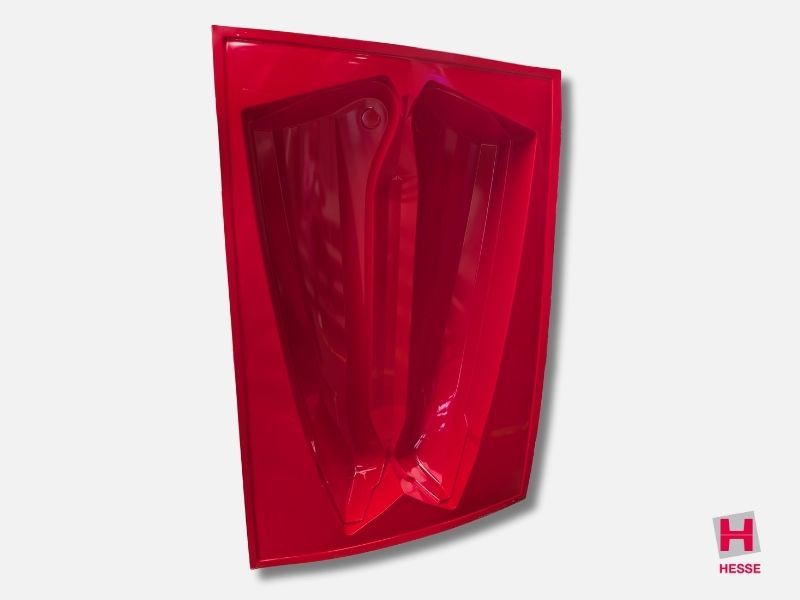 große, rote Kunststoffabdeckung mittels Thermoformen