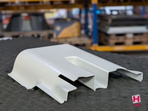 Tiefgezogenes graues Rückencover aus Kunststoff