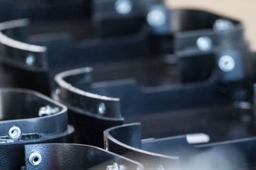 schwarze Kunststoffteile auf Maß